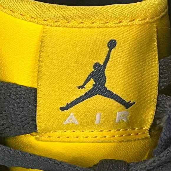 DEADSTOCK Air Jordan 1 Mid Michigan Wolverines Size 12 Yellow Navy Blue - Picture 16 of 16